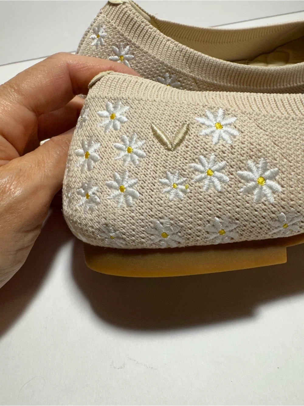 Vivaia Claire Daisy Round Flexible Comfort Old Money Knit Breathable Flats Sz 8